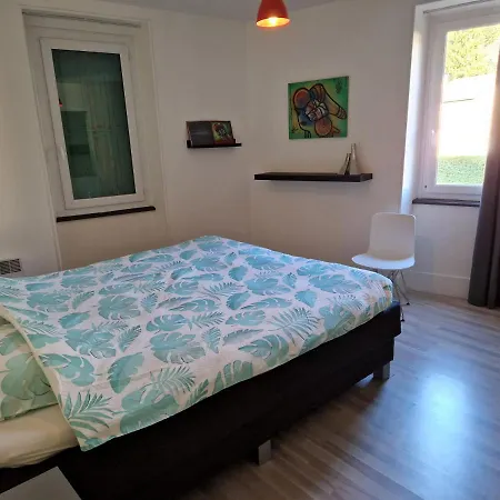 Chateau De Alojamento de Acomodação e Pequeno-almoço Viviez