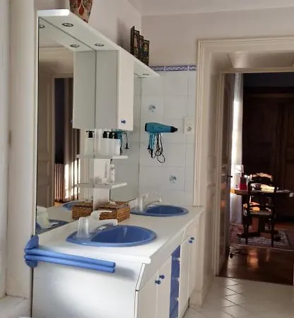 Alojamento de Acomodação e Pequeno-almoço Chateau De Viviez