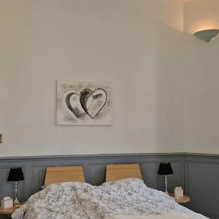 Alojamento de Acomodação e Pequeno-almoço Chateau De 4*