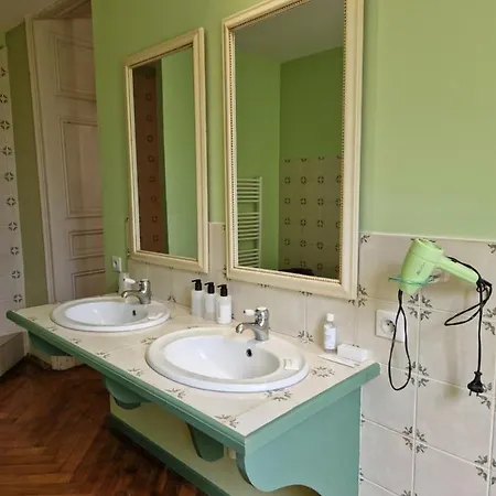 Chateau De Alojamento de Acomodação e Pequeno-almoço Viviez