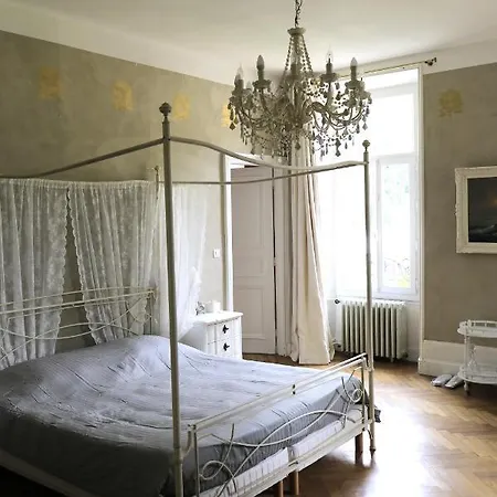 Chateau De Bed & Breakfast 4*